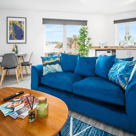 New 2 Bedroom Deluxe Apartment - Parking - Wifi & Netflix - Top Rated - 50C Cradley Heath Buitenkant foto