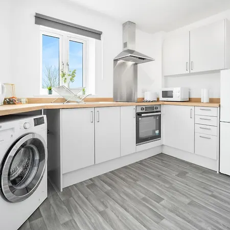 New 2 Bedroom Deluxe Apartment - Parking - Wifi & Netflix - Top Rated - 50C Cradley Heath Buitenkant foto