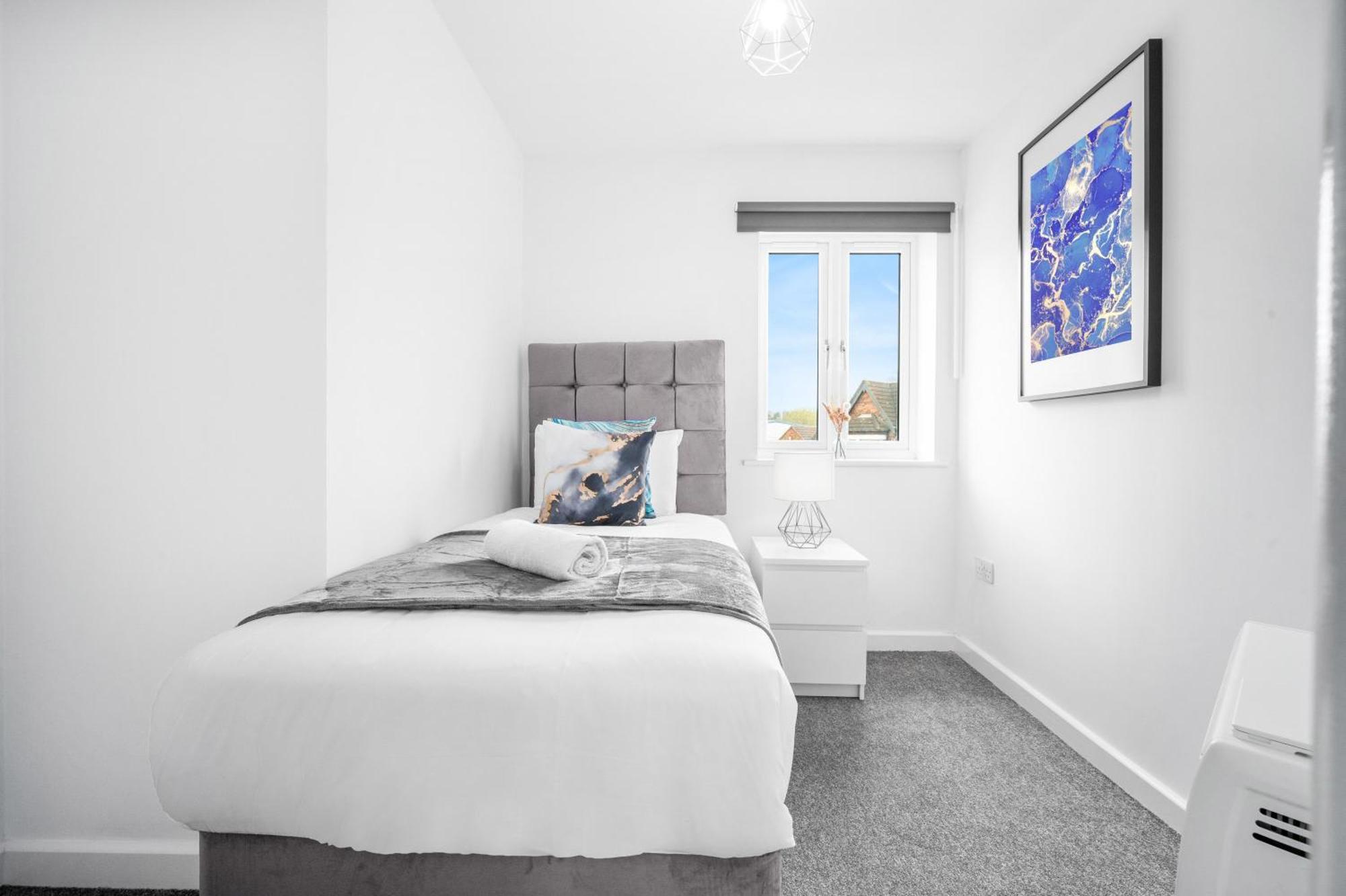 New 2 Bedroom Deluxe - Parking - Wifi & Netflix - Rated - 50c