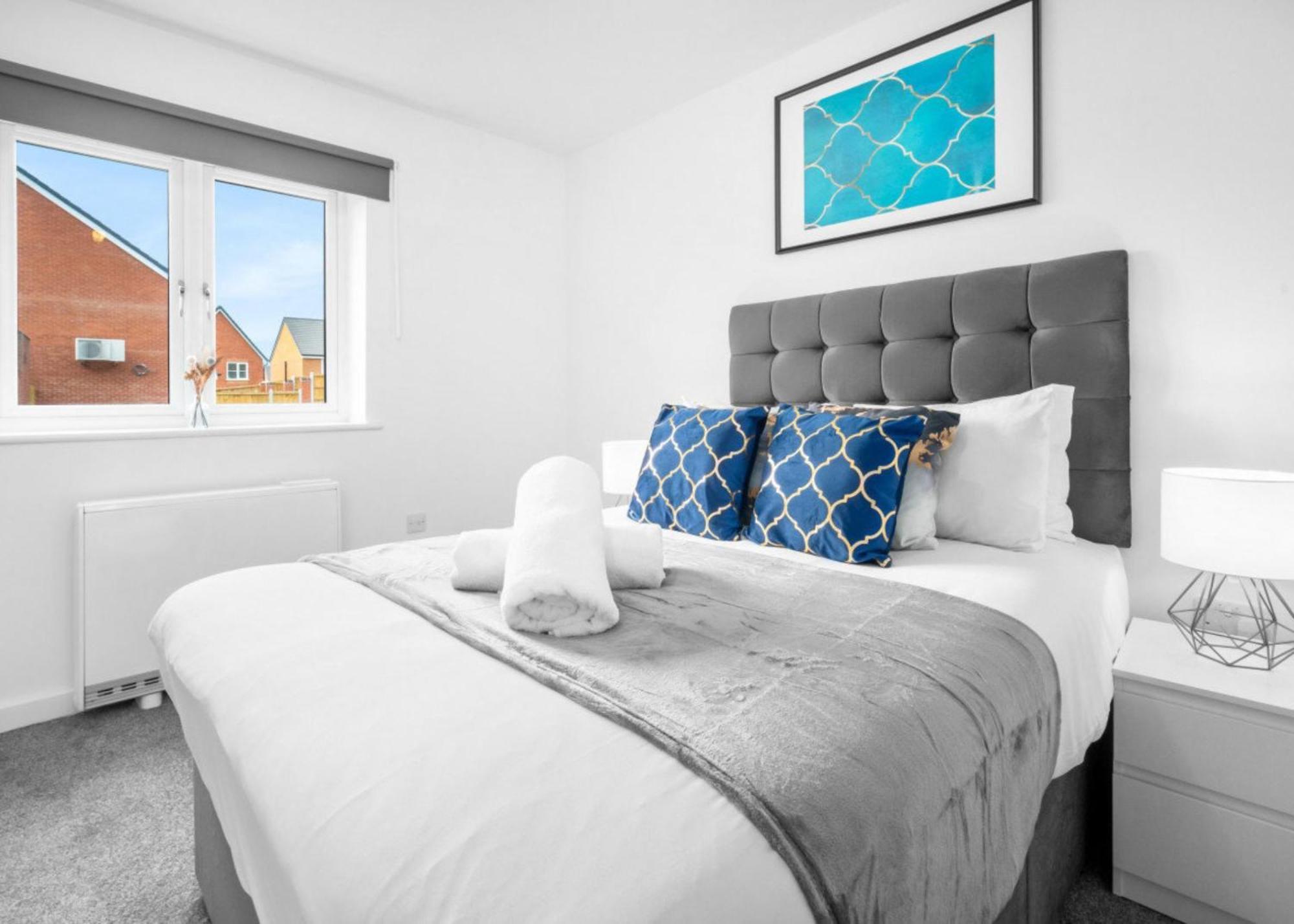 New 2 Bedroom Deluxe - Parking - Wifi & Netflix - Rated - 50c Apartment Cradley Heath